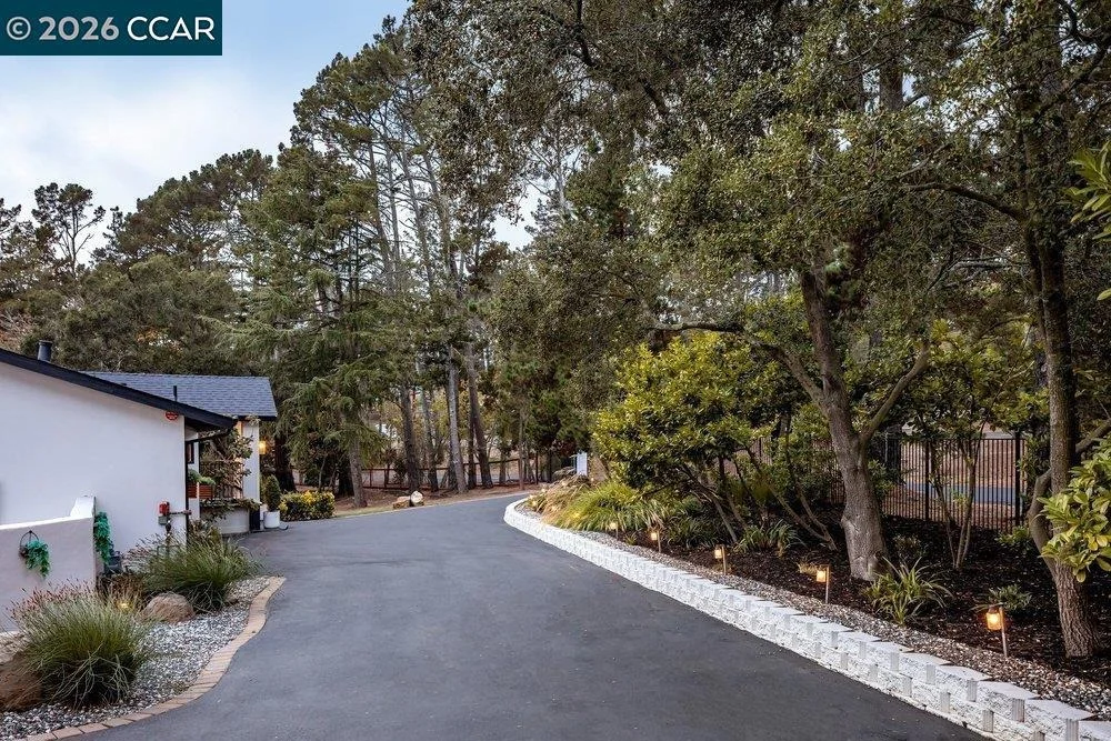 Photo of 13555 Skyline Blvd