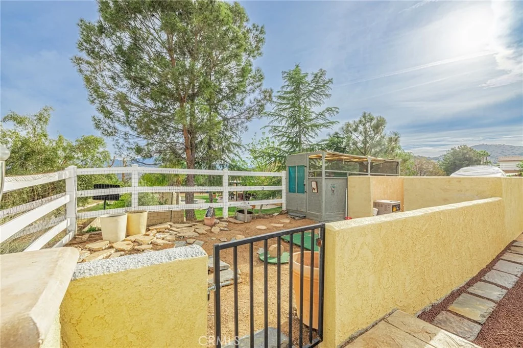 Photo of 33442 Desert Road