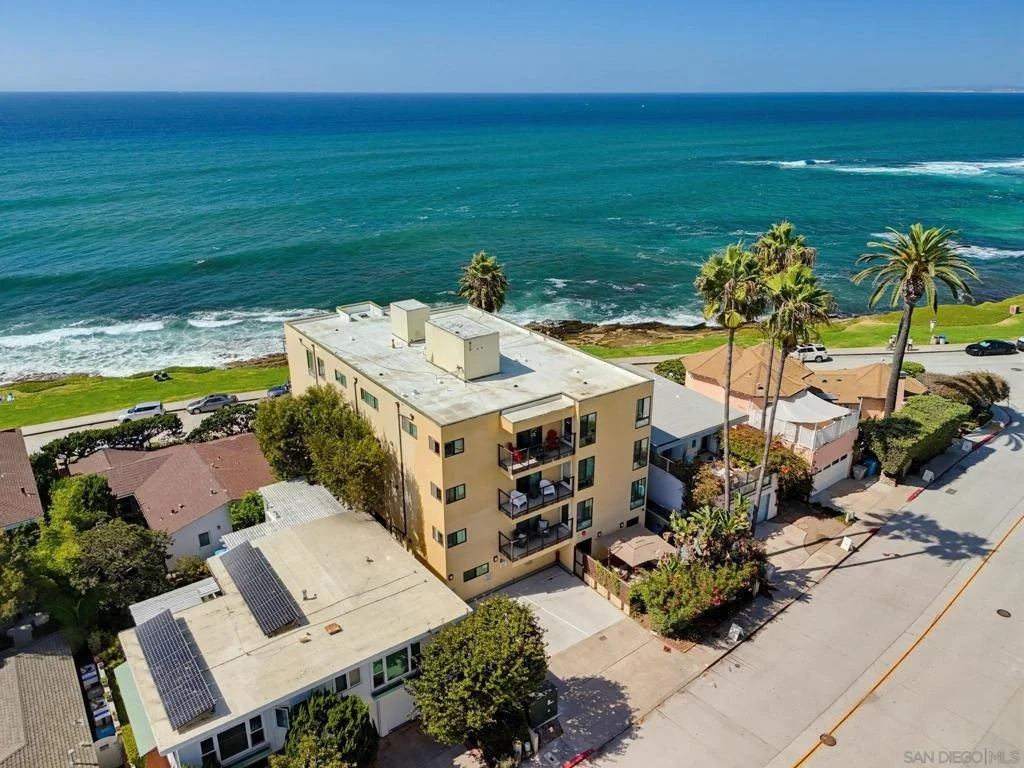 Photo of Unit 302 at 457 Coast