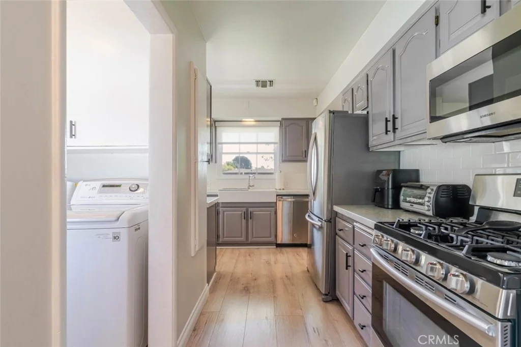 Photo of 447 W Bennett Avenue