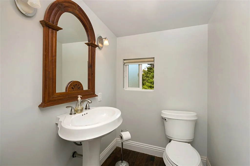 Photo of 1691 CREST DRIVE