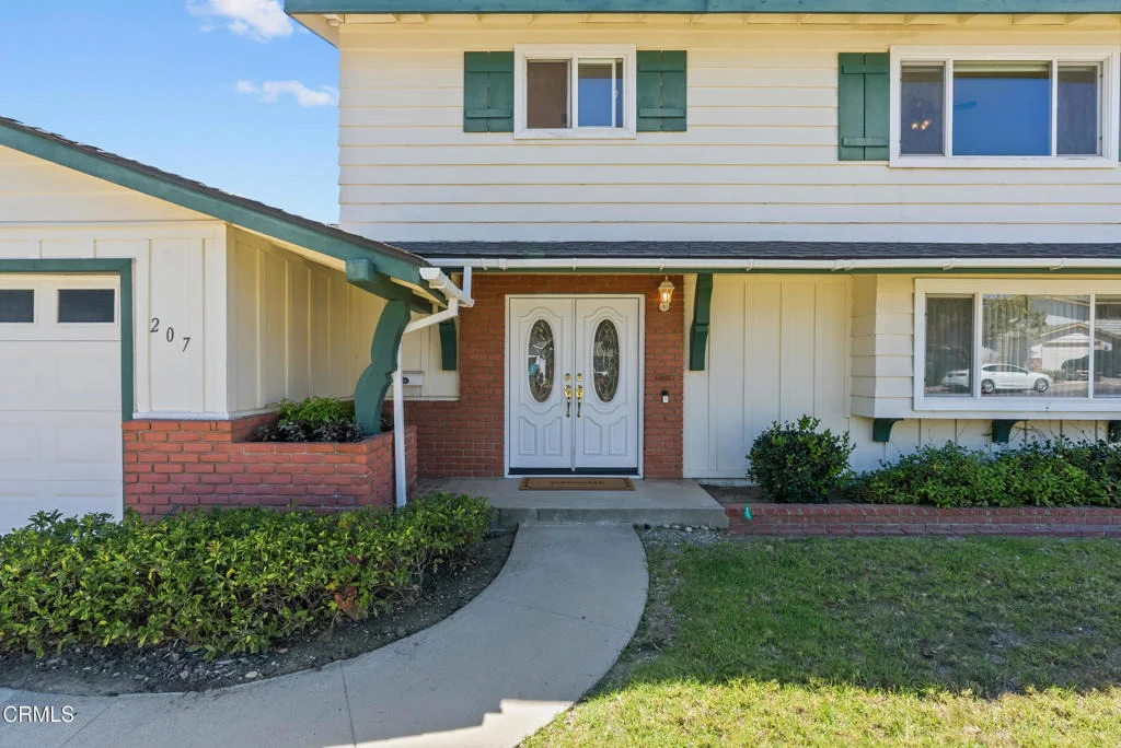 Photo of 207 Gorrion Avenue