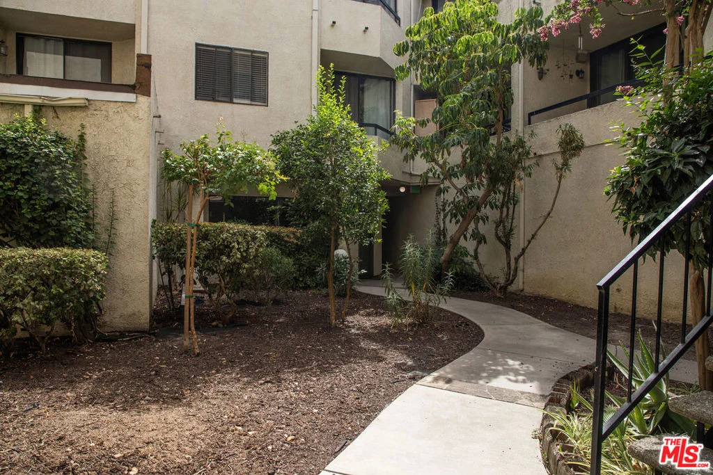 Photo of Unit 44 at 6323 Reseda Boulevard