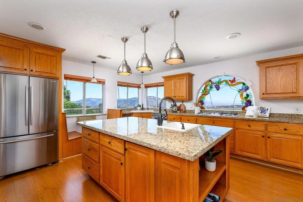 Photo of 1577 Oak Land