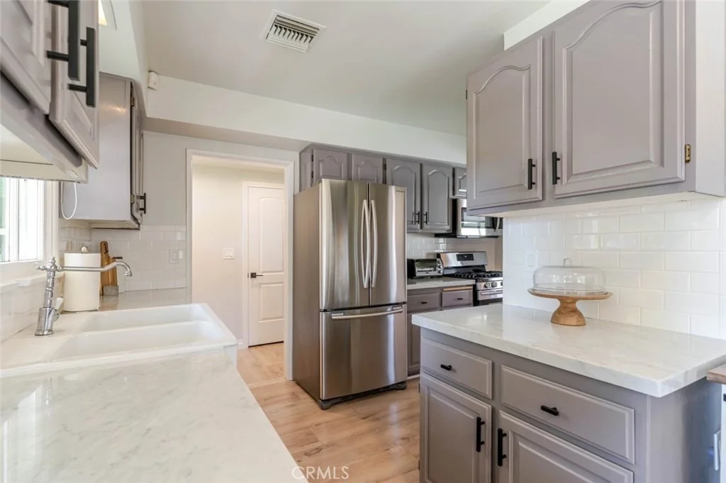 Photo of 447 W Bennett Avenue
