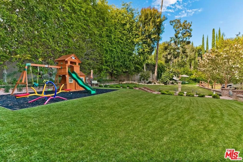 Photo of 9419 Sunset Boulevard