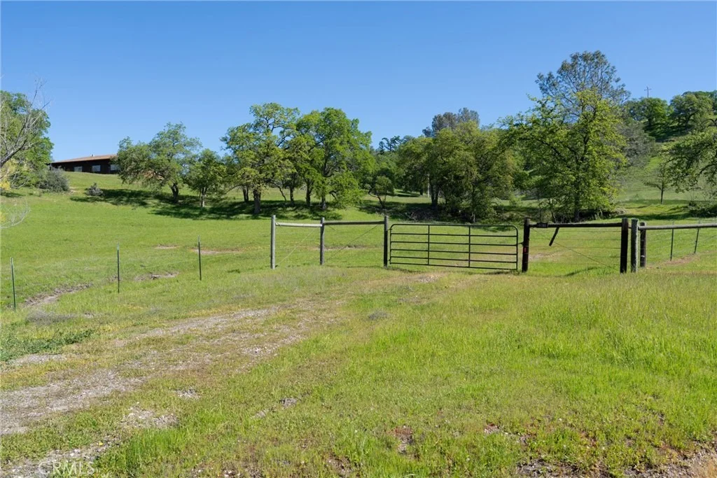 Photo of 4053 Hidden Valley