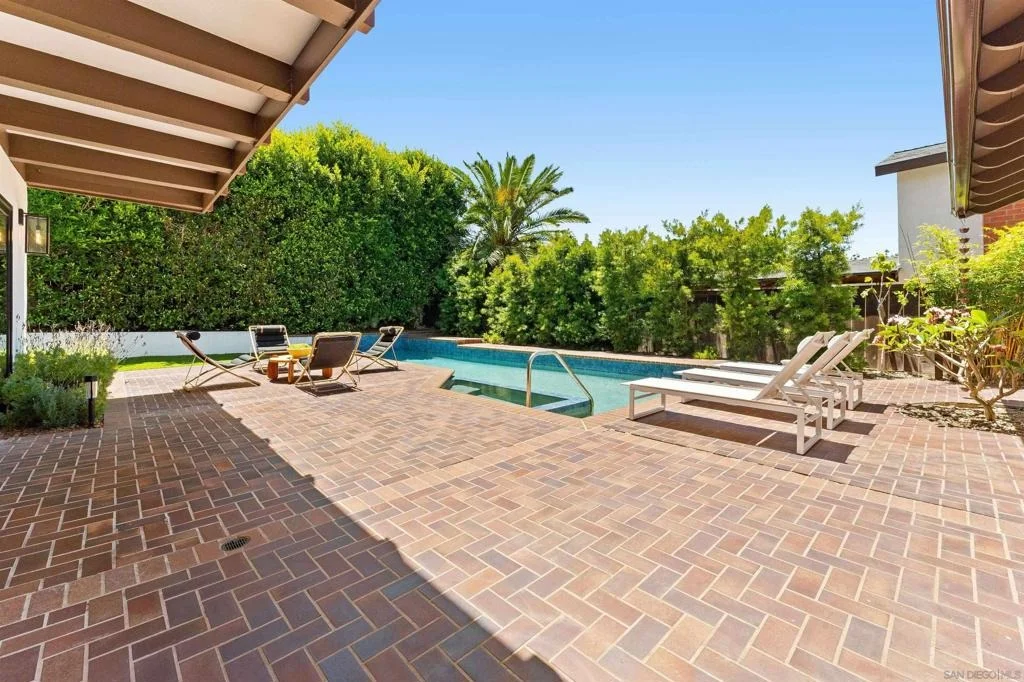 Photo of 2451 Malibu Way