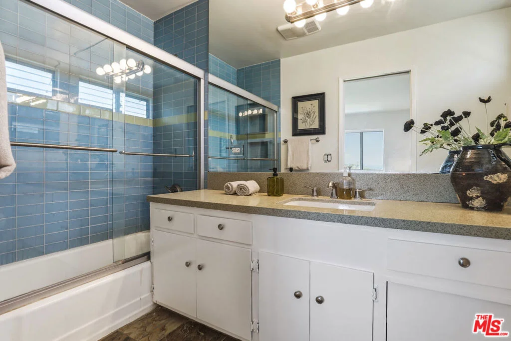 Photo of 2525 Ivanhoe Drive