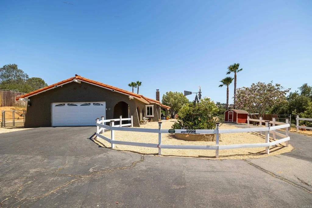 Photo of 9908 West lilac