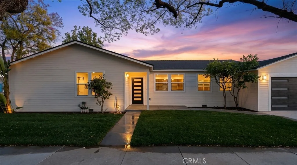 Photo of 700 W 10th Street