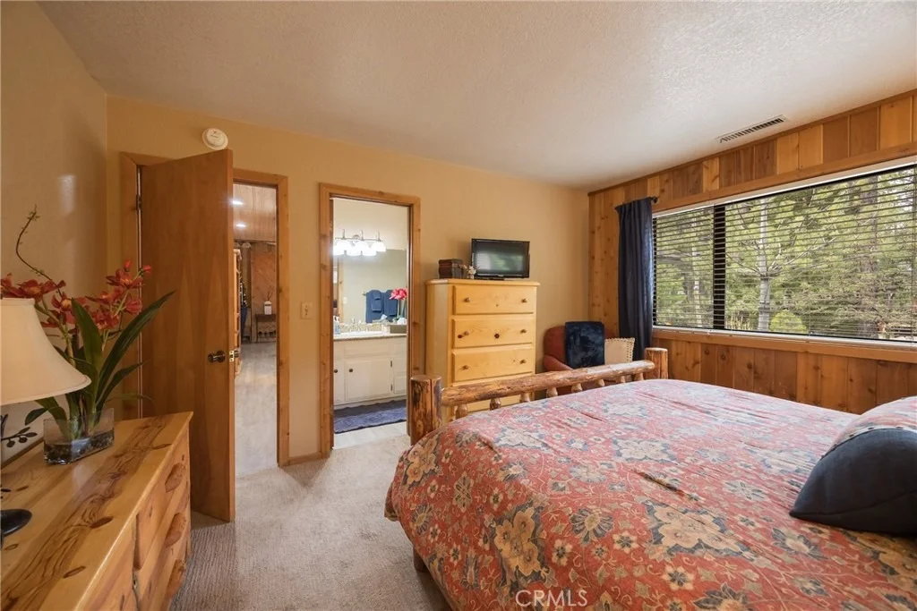Photo of 824 Mountain Lane