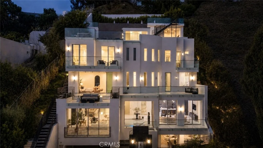 Photo of 9459 Beverly Crest