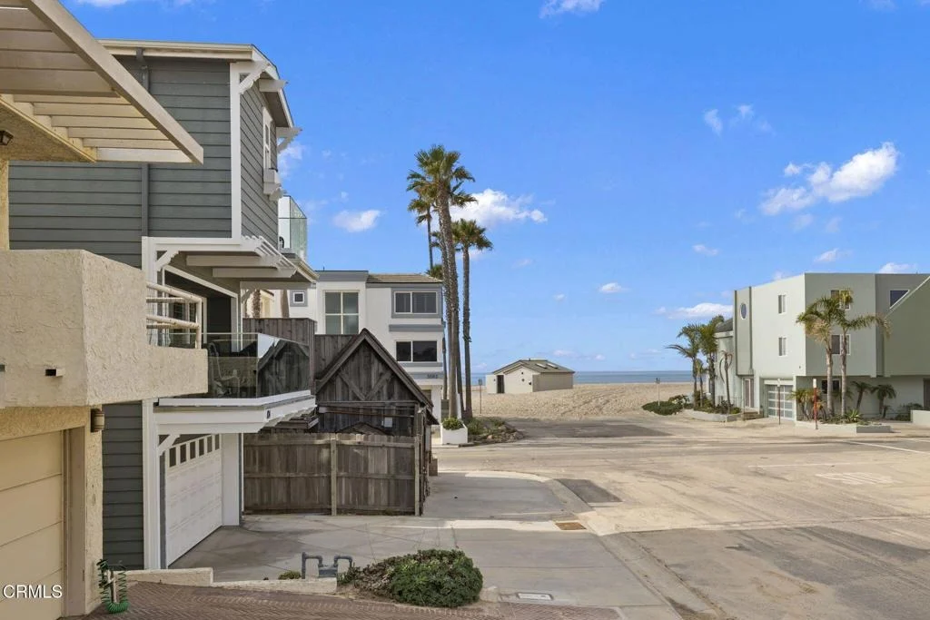 Photo of 104 La Brea Street
