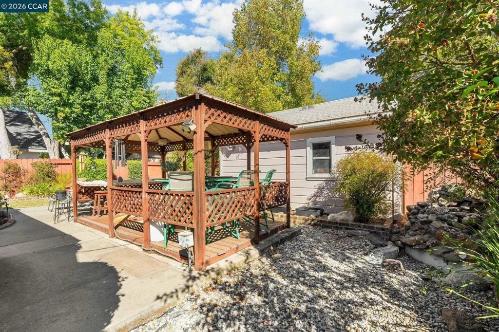 Photo of 2383 Mountain View Dr