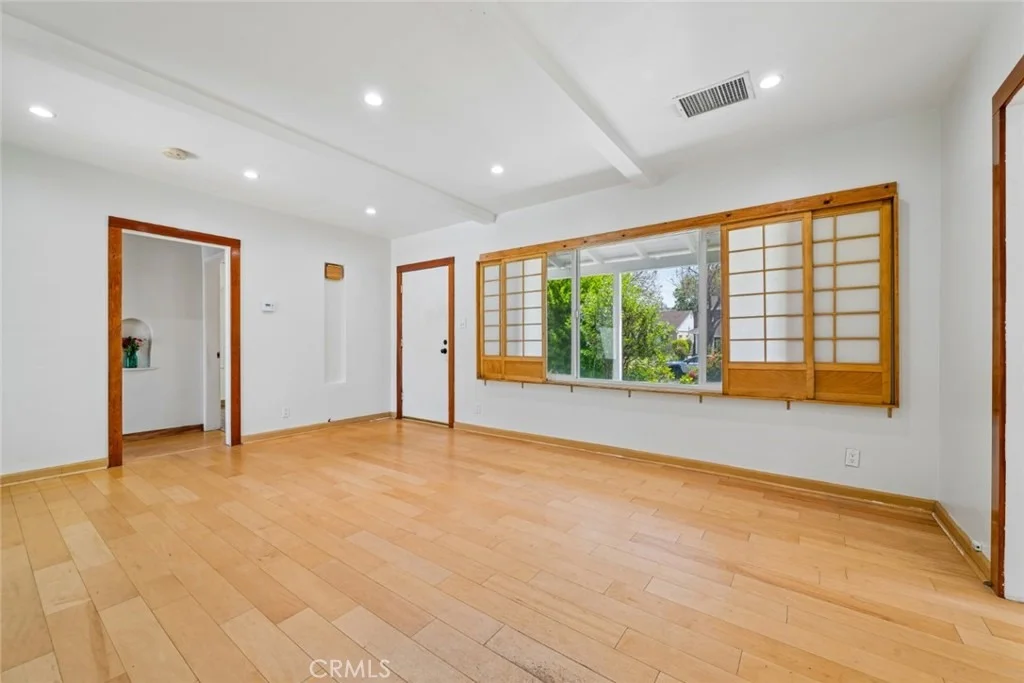 Photo of 449 W Elm Avenue