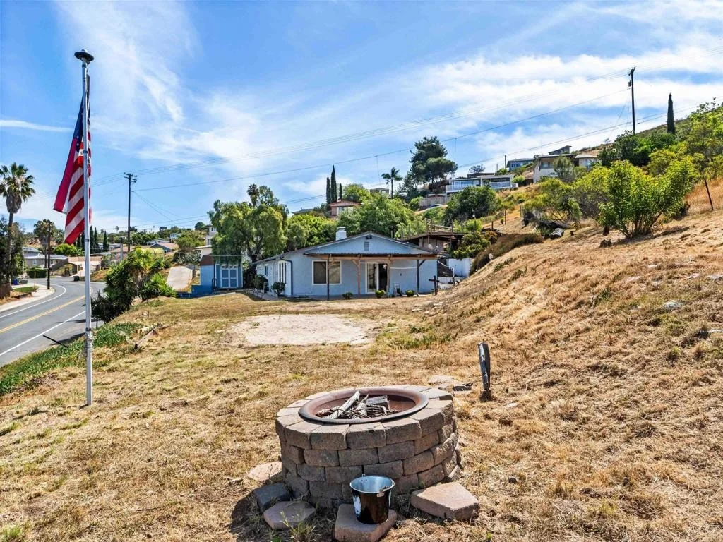 Photo of 2443 Helix Street