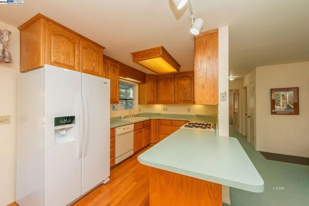 Photo of 230 Lakeview Dr.