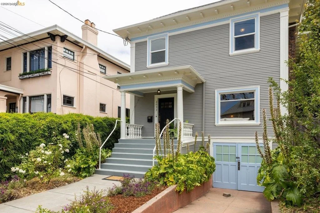 Photo of 2633 Regent St