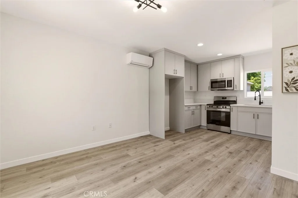 Photo of 2151 Euclid