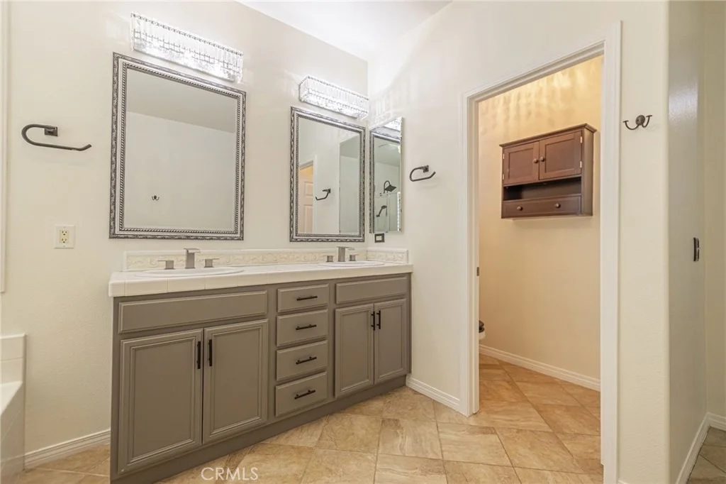 Photo of 40670 Oakbridge Way