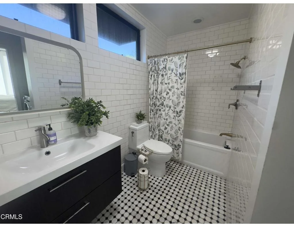 Photo of 5521 Rainbow Heights Road