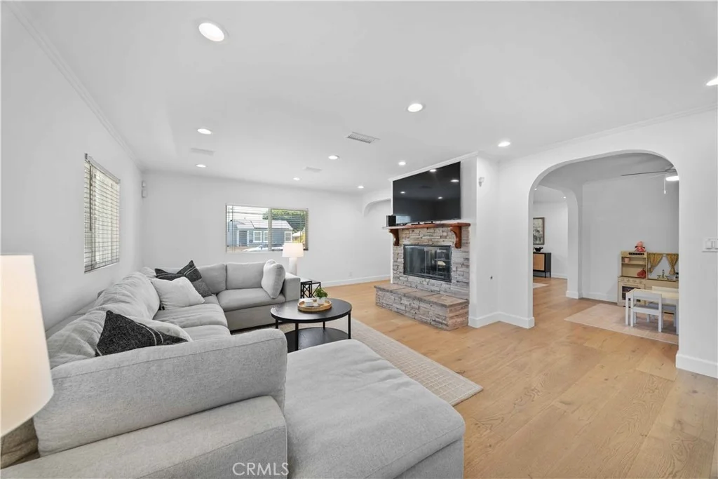 Photo of 3775 Charlemagne Avenue