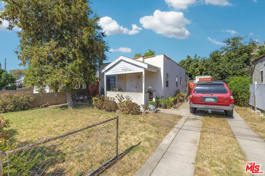 Photo of 1835 Manor Way