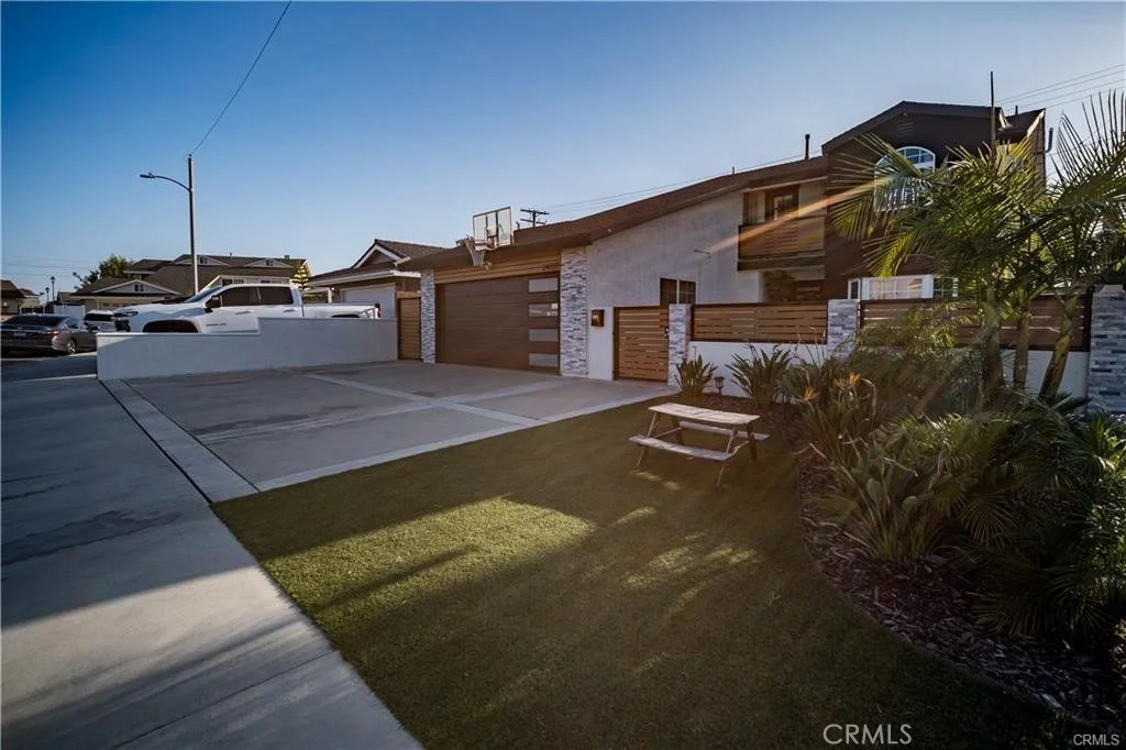 Photo of 24727 Marbella Avenue