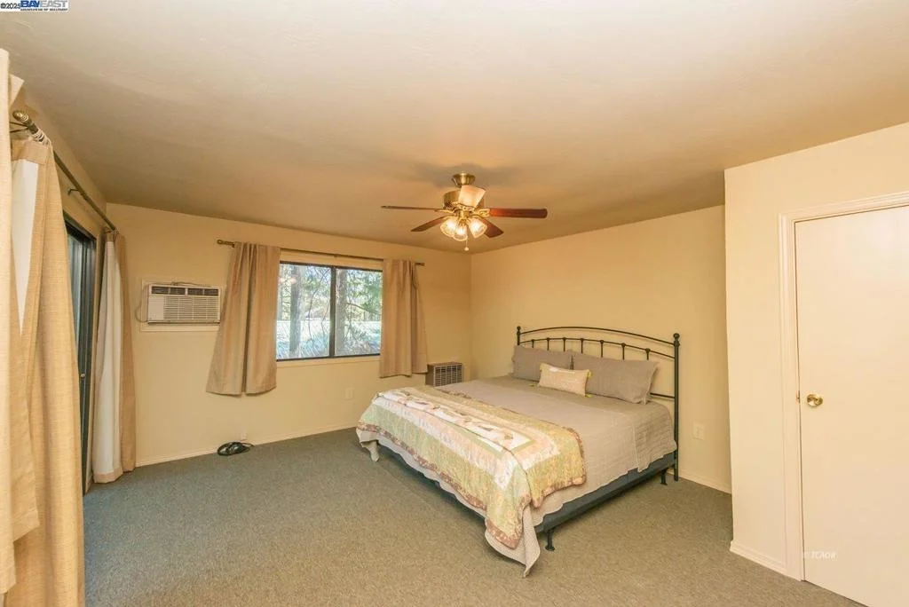 Photo of 230 Lakeview Dr.
