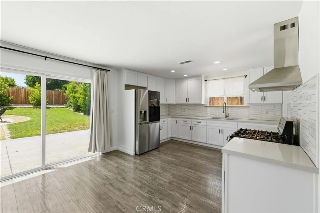 Photo of 37521 Larkin