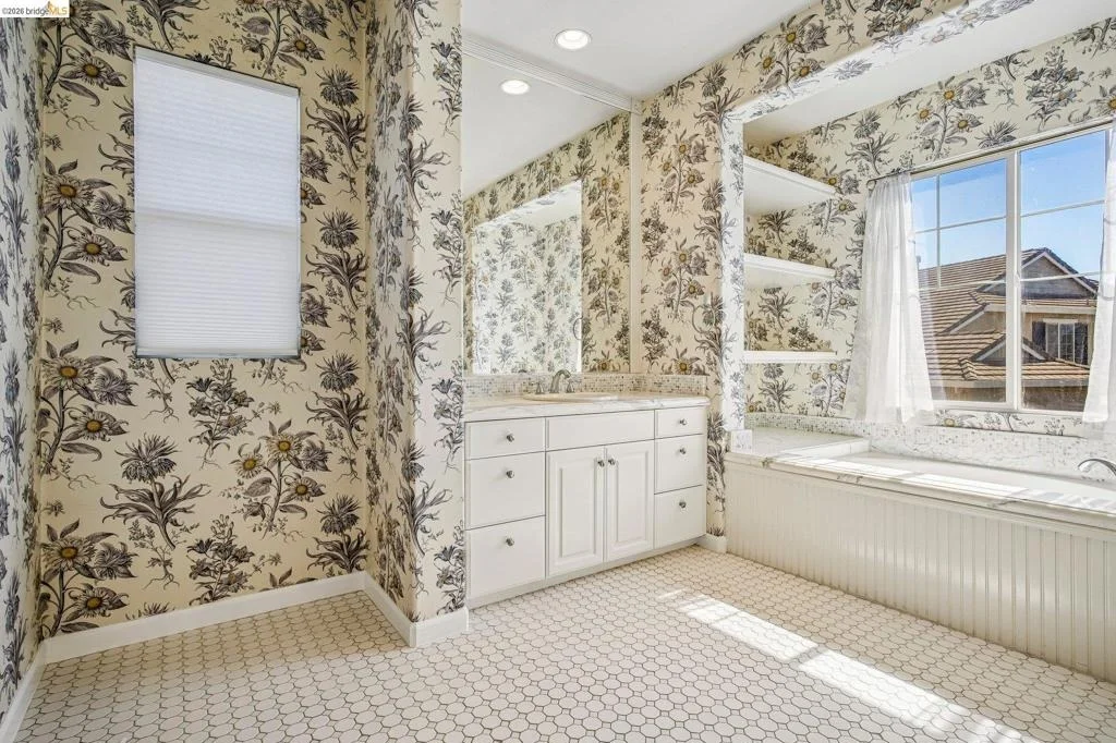 Photo of 2698 Jackson Ave
