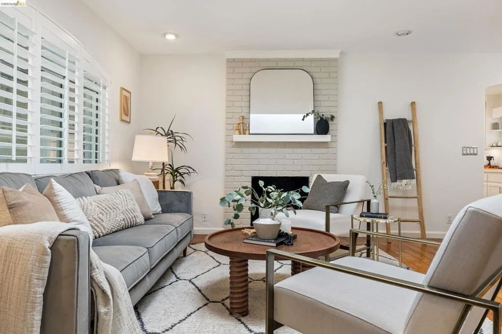 Photo of 255 Evelyn Dr
