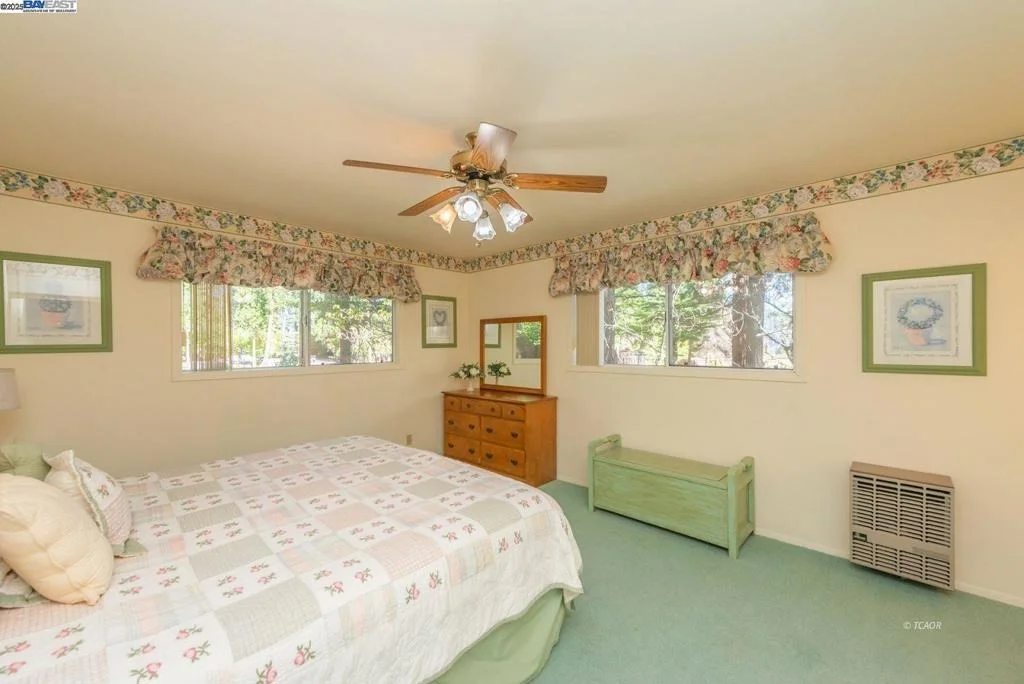 Photo of 230 Lakeview Dr.