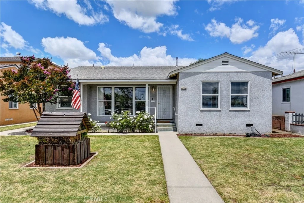 Photo of 7407 Broadway Avenue