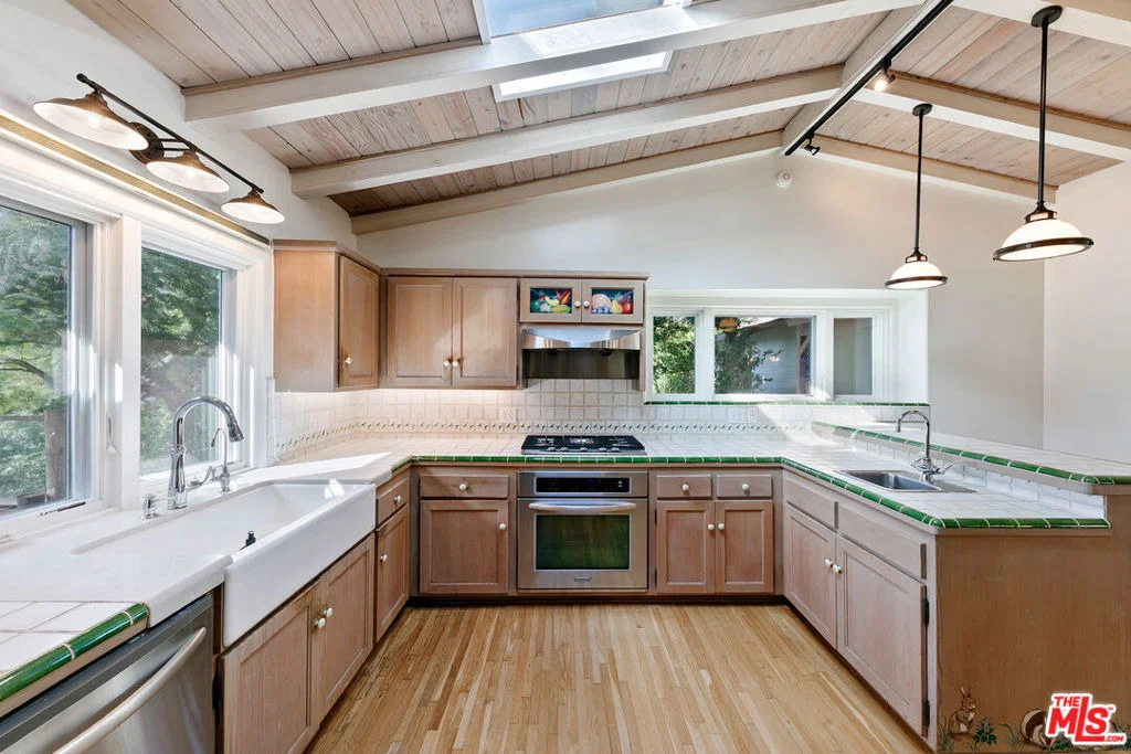 Photo of 6100 Bonsall Drive