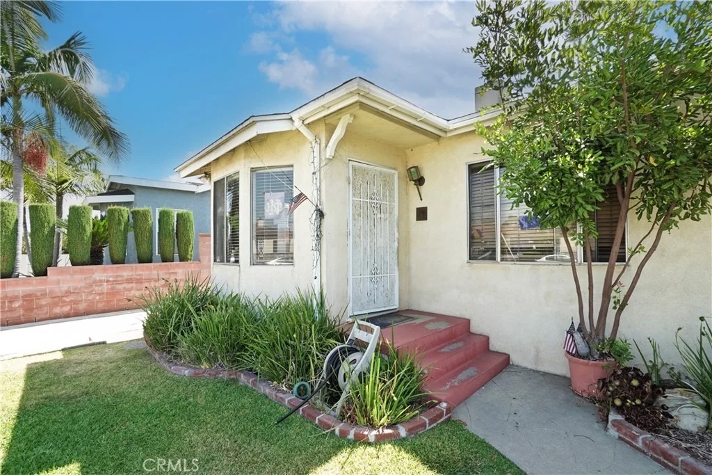 Photo of 2458 Gaspar Avenue
