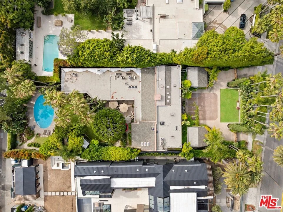 Photo of 715 N Beverly Drive