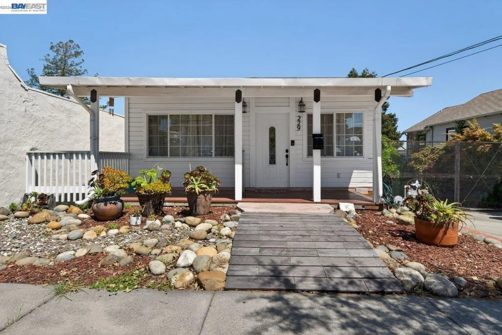 Photo of 229 Lake Ave
