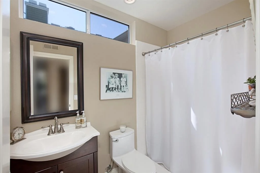 Photo of 555 CREST DRIVE