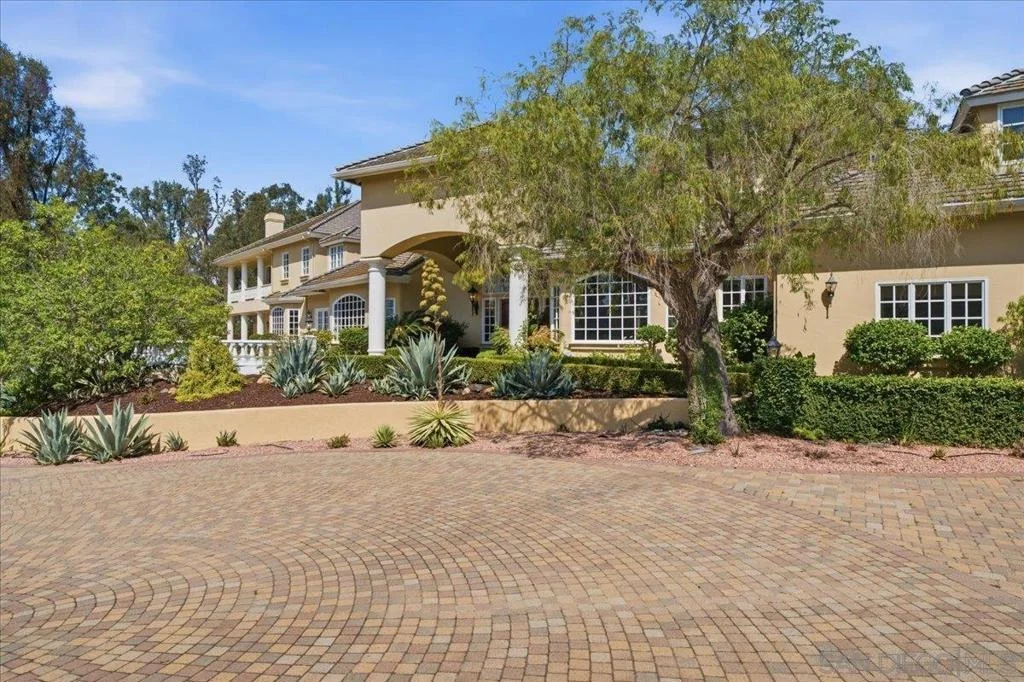 Photo of 6150 Avenida Alteras