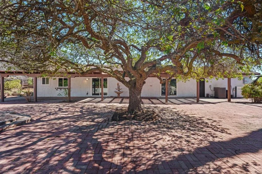 Photo of 3042 Holly Rd