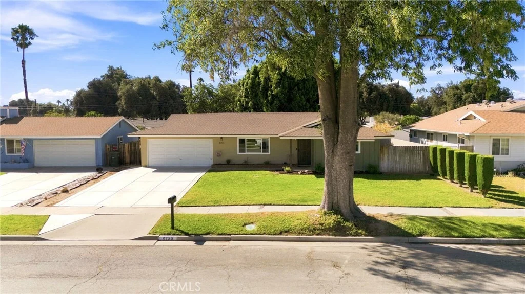 Photo of 8755 Delano