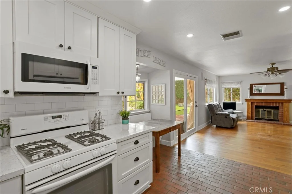 Photo of 1155 Bridgeport Rd