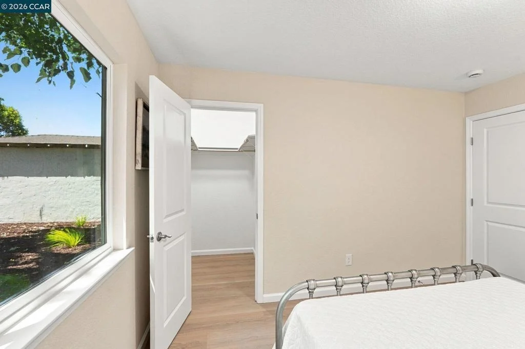 Photo of 215 W 12th Street