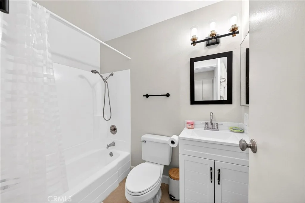 Photo of Unit 211 at 1525 Walnut Leaf