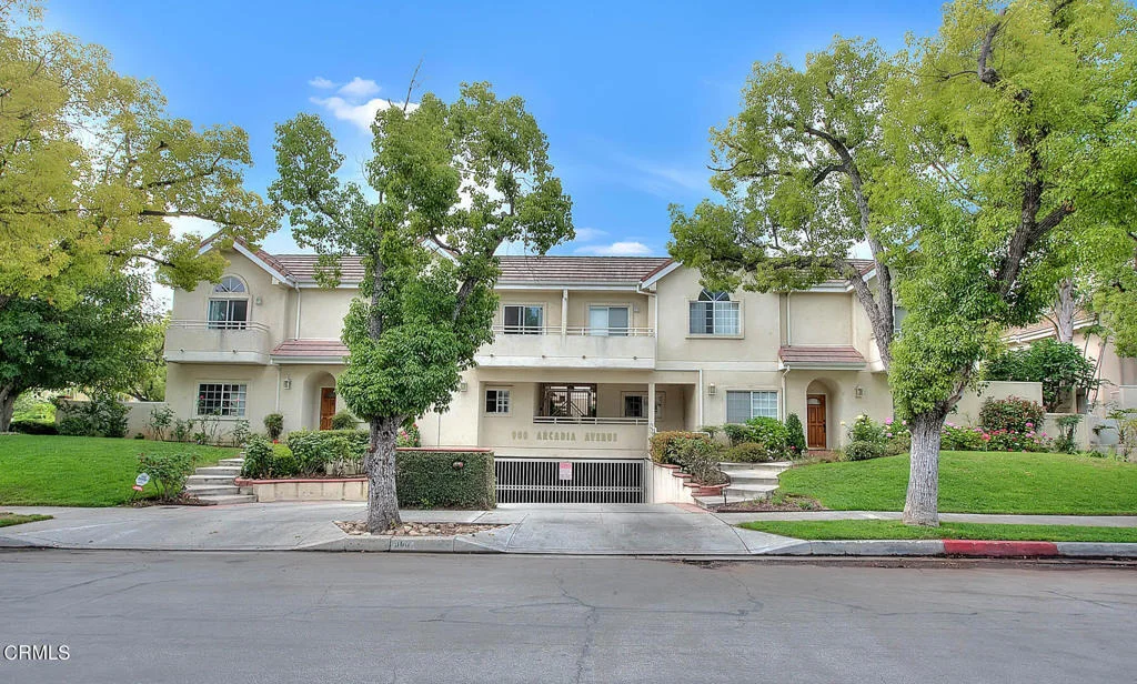 Photo of Unit 5 at 900 Arcadia Avenue