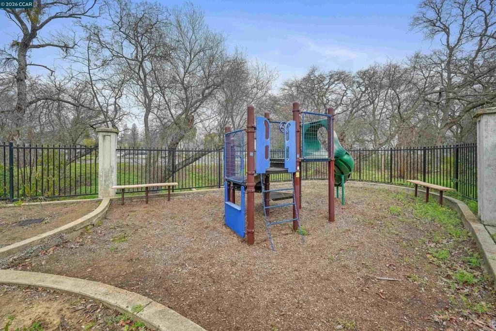 Photo of 738 Marsh Pl
