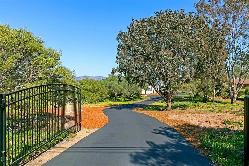 Photo of 1285 CREST DRIVE