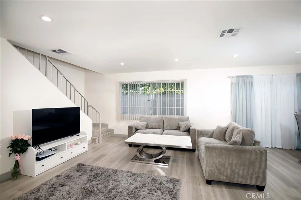 Photo of Unit 2 at 10274 Tujunga Canyon